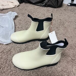 Quince ankle rain boots